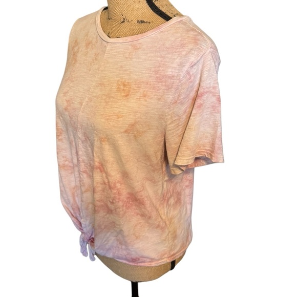 Dip Women’s Tie Front Top. Size Medium. Tie Dye peach colors. - Picture 1 of 3